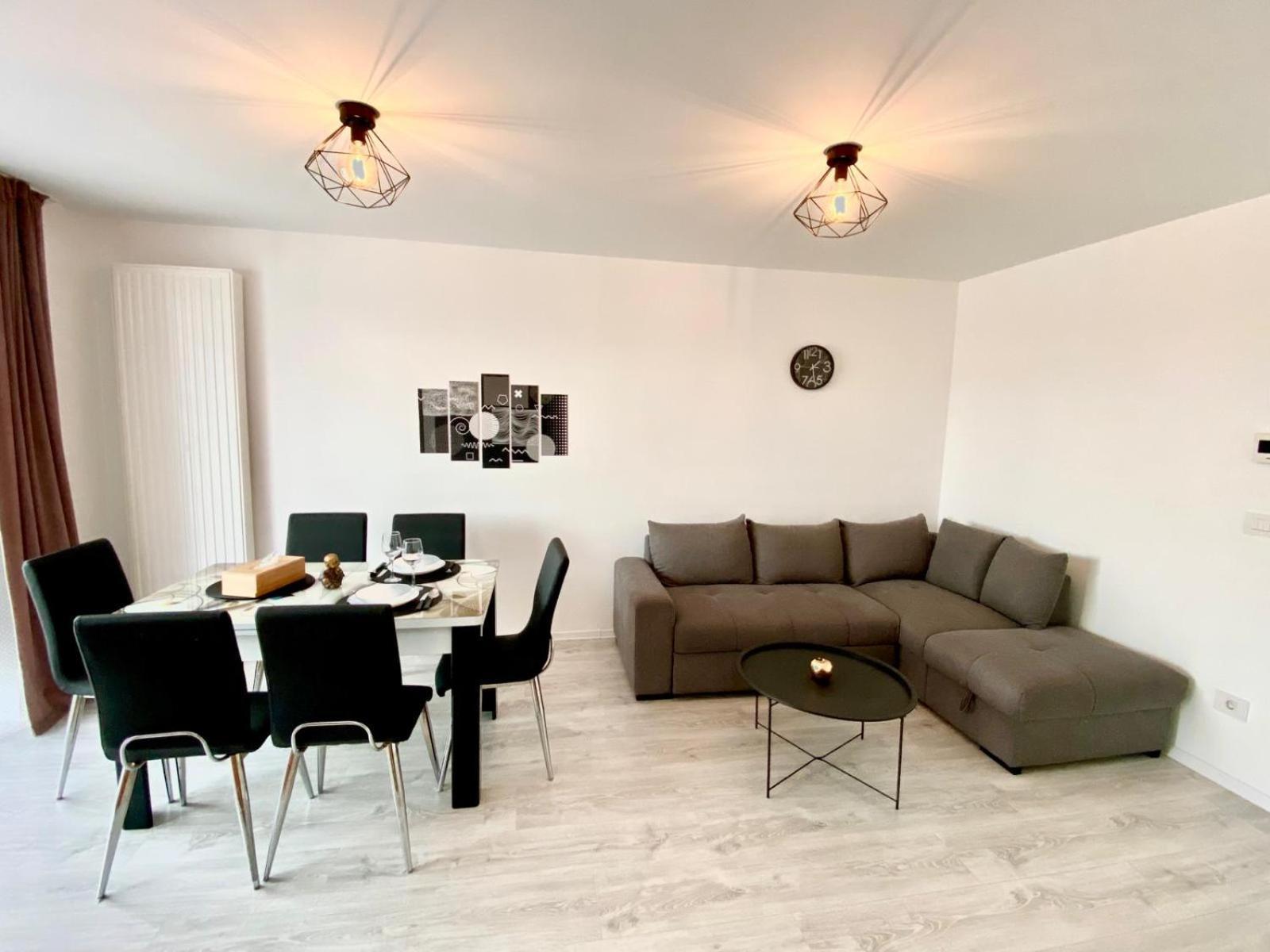 Jad - Luxury 3 Rooms & 2 Rooms Apartments In Kasper, Near Coresi Mall 브라쇼브 외부 사진