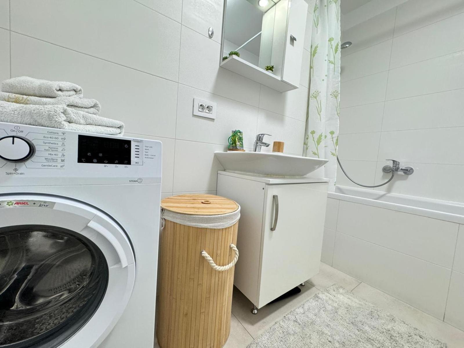 Jad - Luxury 3 Rooms & 2 Rooms Apartments In Kasper, Near Coresi Mall 브라쇼브 외부 사진